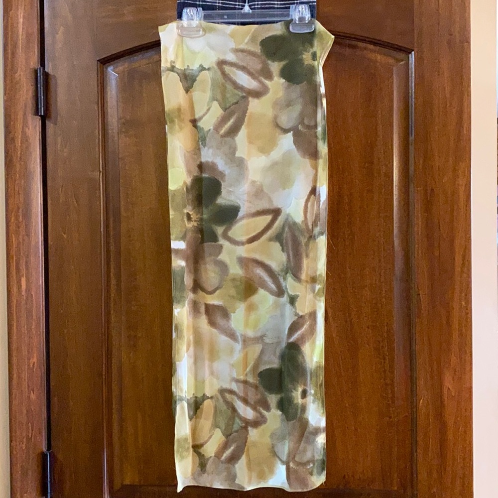 Scarf - Picture 1 of 4